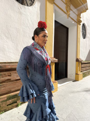 Mantón seda ducado flores rojas 2