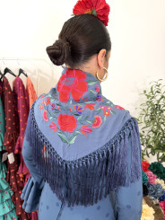 Mantón seda ducado flores rojas 2