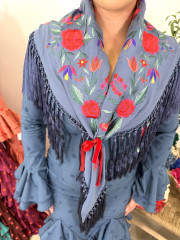 Mantón seda ducado flores rojas 2