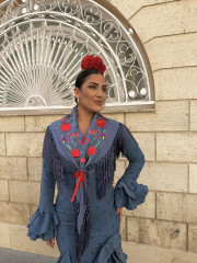 Mantón seda ducado flores rojas 2