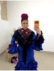 Manton negro con flor fucsia