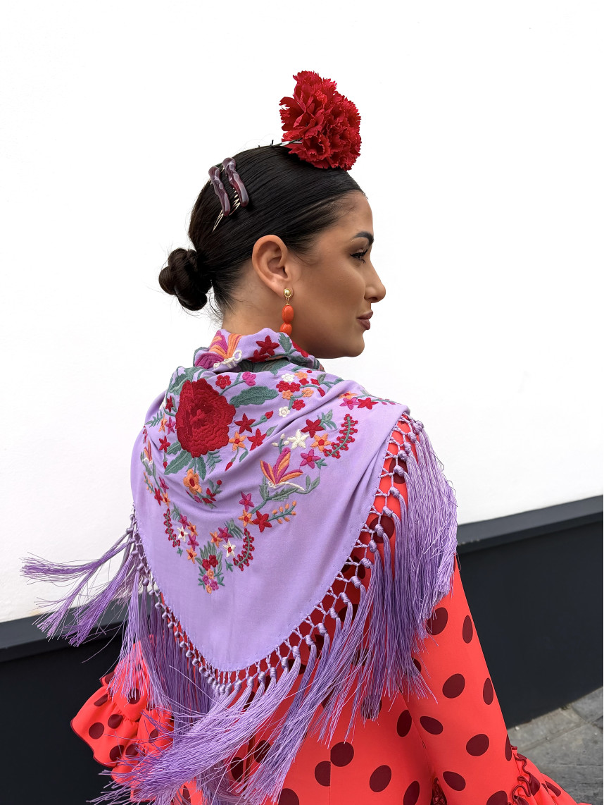 Mantón lila flores rojas