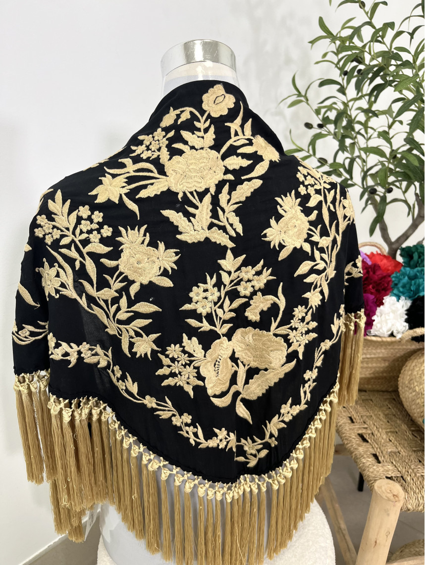 Mantón negro dorado 1