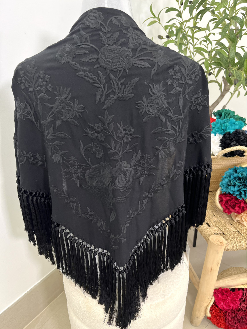 Mantón negro bordado negro 1