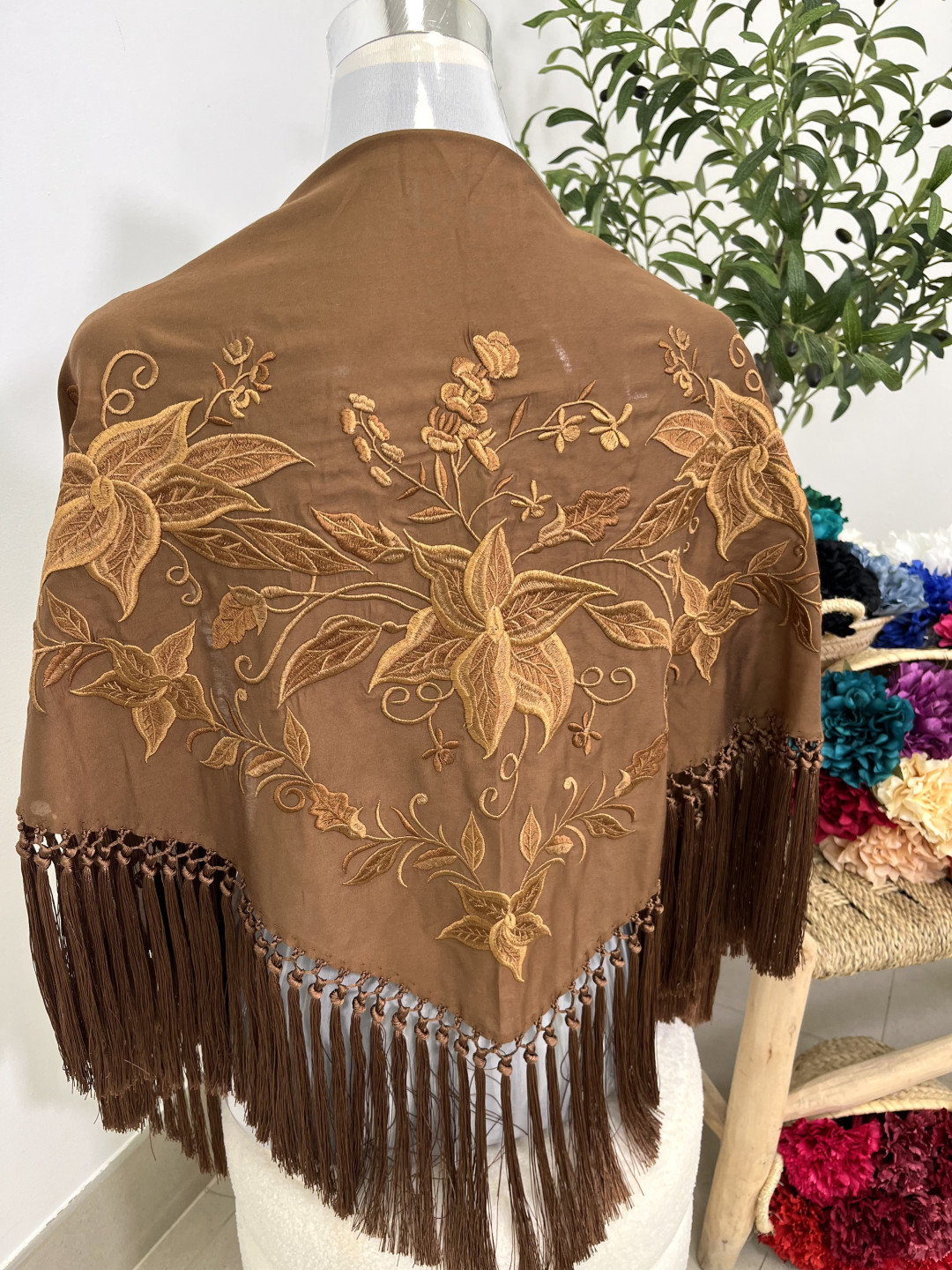 Mantón seda color tierra 2