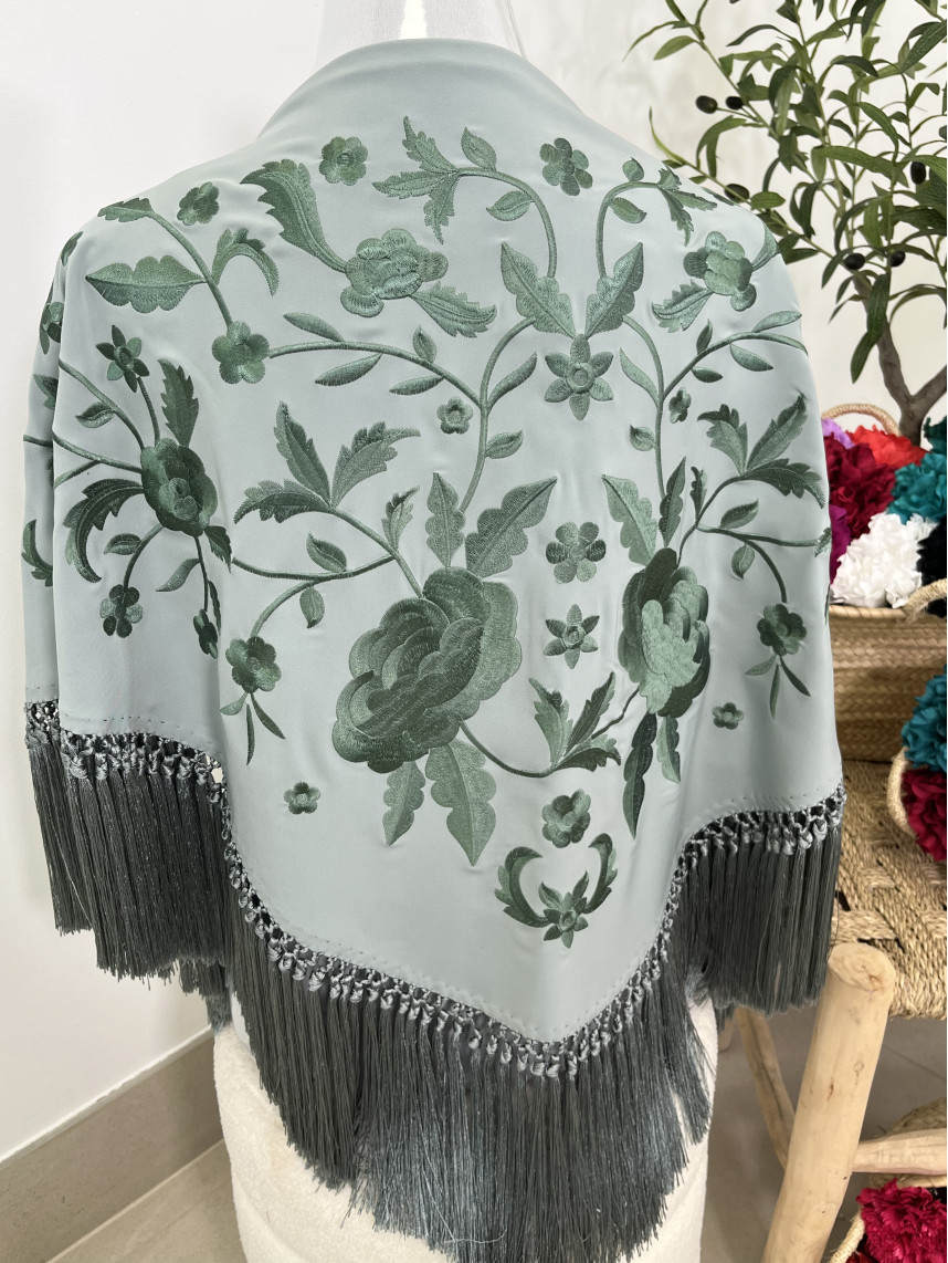 Mantón bordado unicolor verde