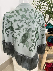 Mantón bordado unicolor verde