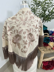 Mantón bordado unicolor beige