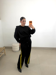 Pantalon felpa raya amarilla