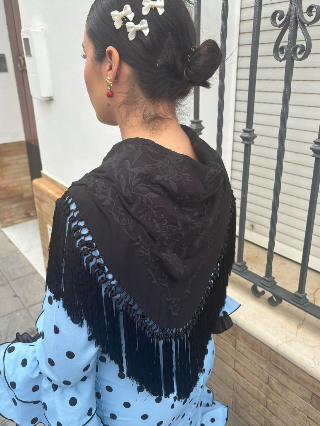 Mantón negro bordado negro 1