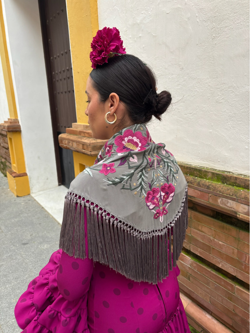 Mantón gris/bugamvilla 1