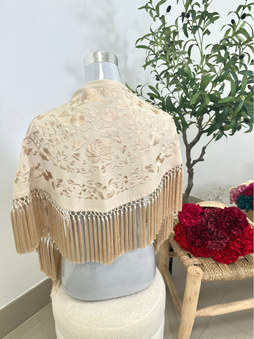 manton niña bordado liso beige