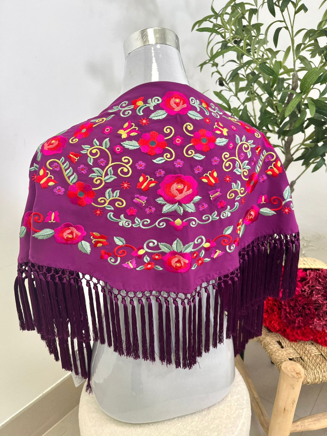 manton niña bugambilla flores