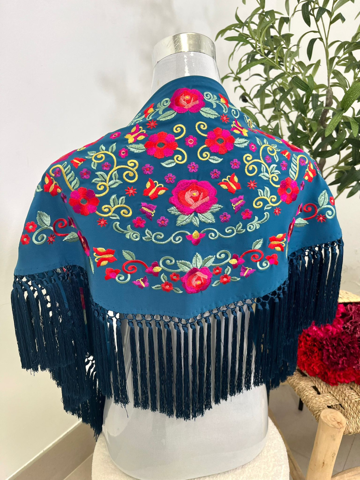 manton niña petroleo flores