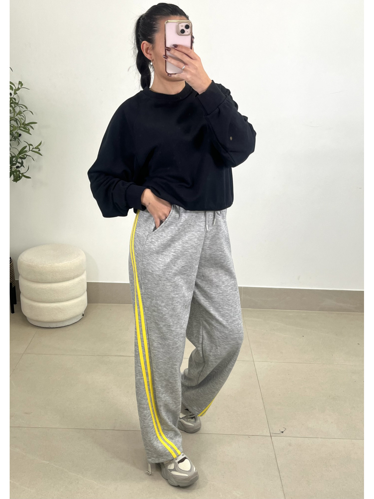 Pantalon felpa raya amarilla gris oscuro