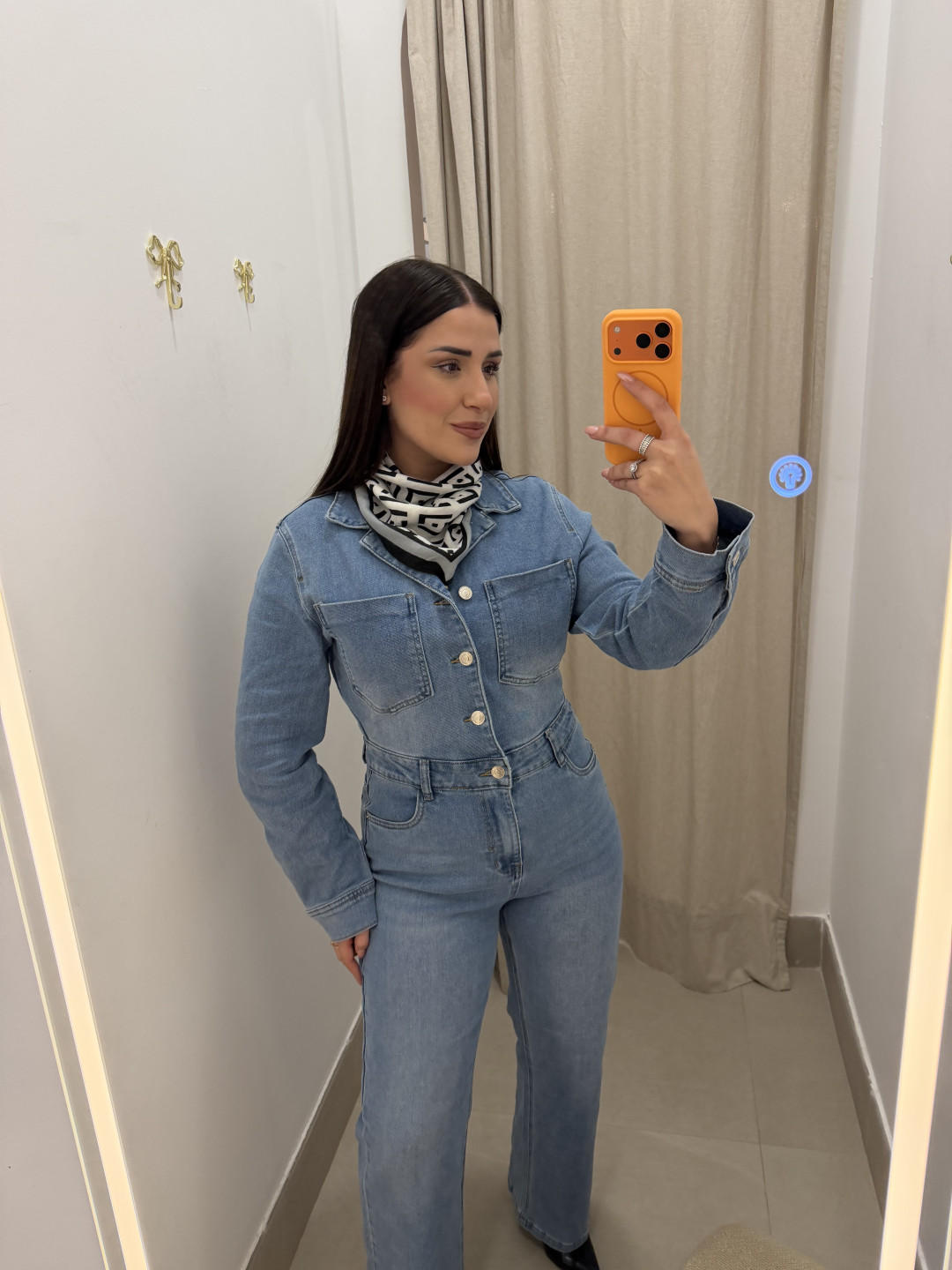 mono vaquero cuello pico