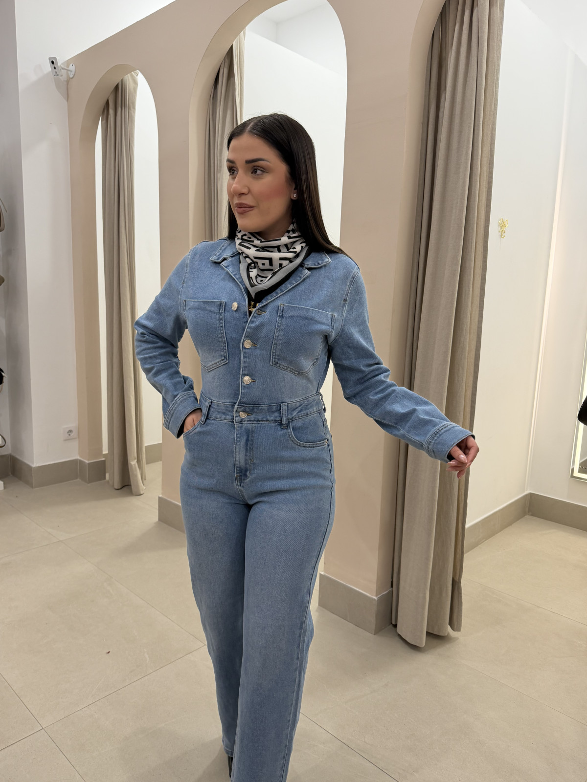 mono vaquero cuello pico