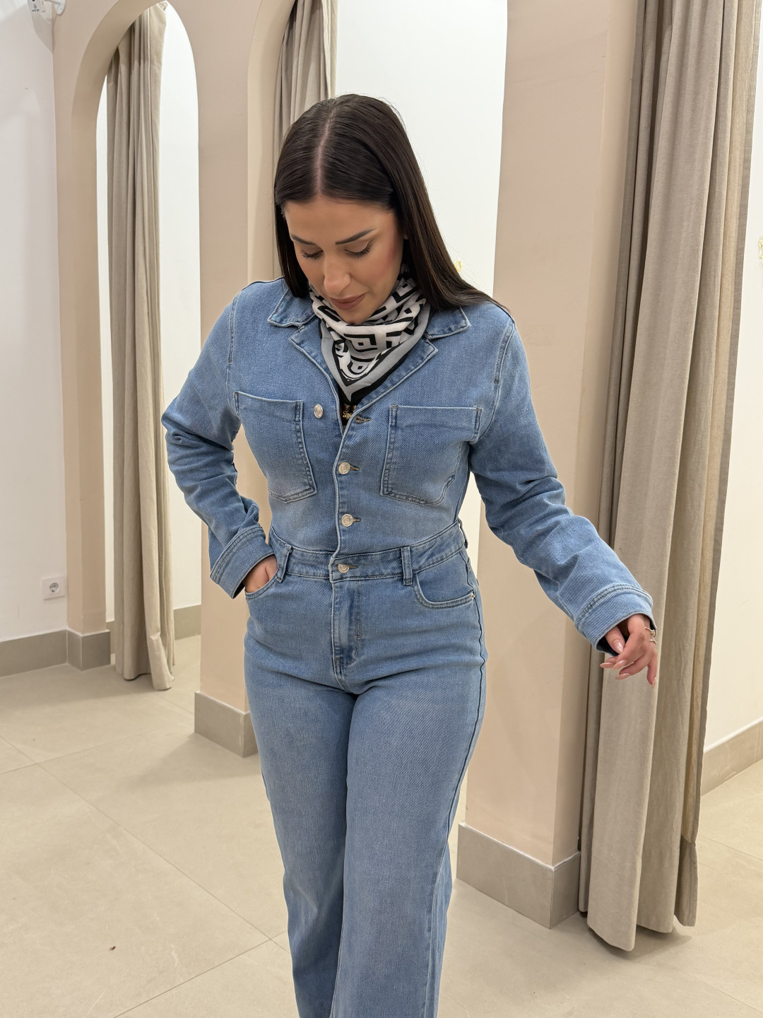 mono vaquero cuello pico