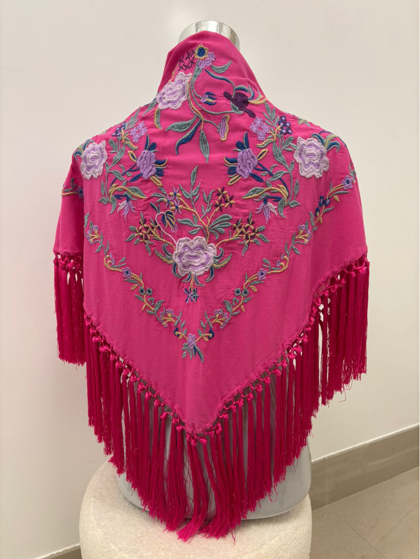 Manton seda rosa con flores lilas