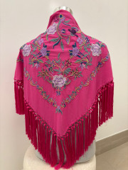 Manton seda rosa con flores lilas