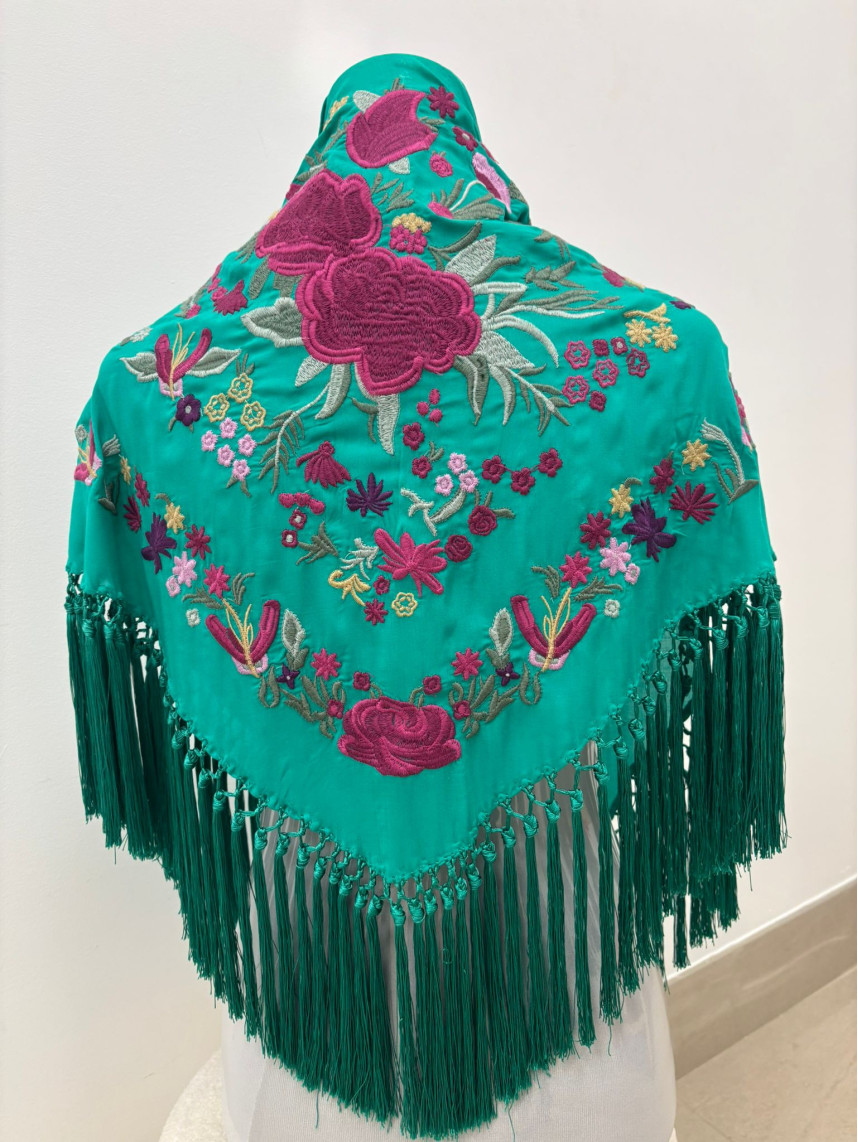 Manton seda verde turquesa con flores