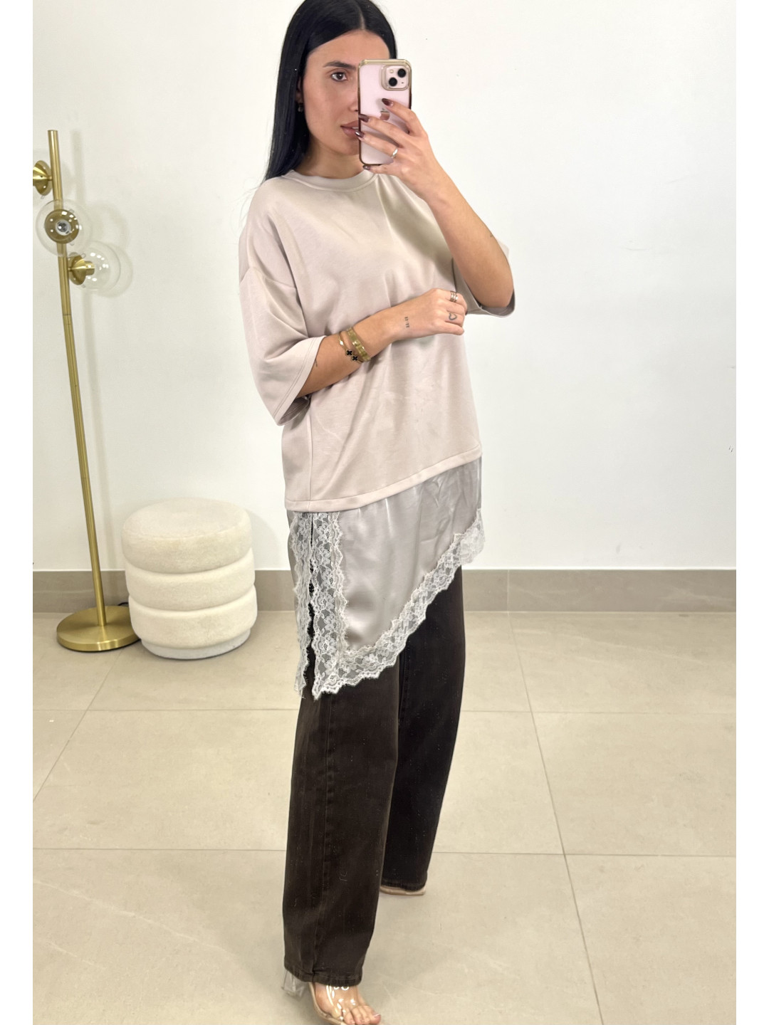 CAMISETA DETALLE ENCAJE ASIMETRICO topo