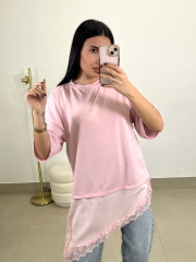 CAMISETA DETALLE ENCAJE ASIMETRICO rosa