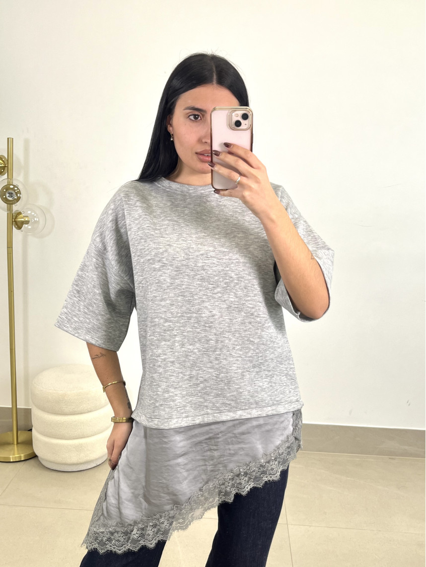 CAMISETA DETALLE ENCAJE ASIMETRICO gris