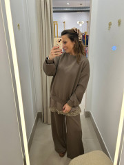 CONJUNTO COMBINADO ENCAJE ASIMETRICO taupe