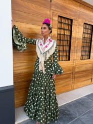 Vestido Coria verde oliva lunar verde empolvado