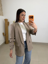 Blazer basica manga fruncida