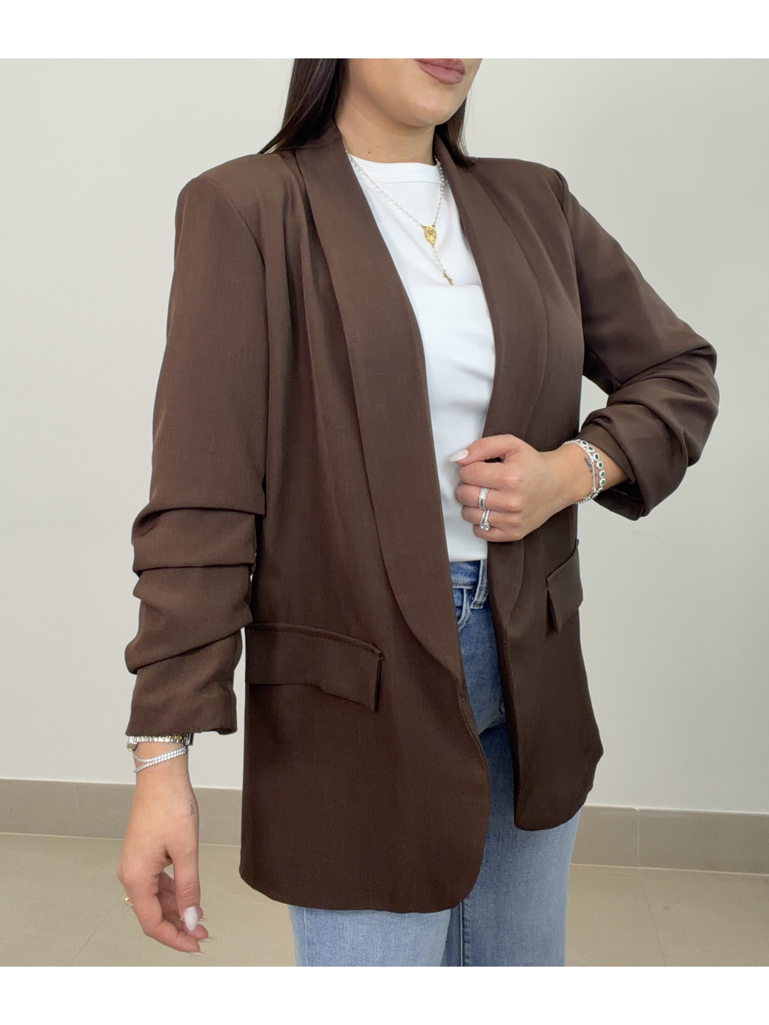 Blazer basica manga fruncida