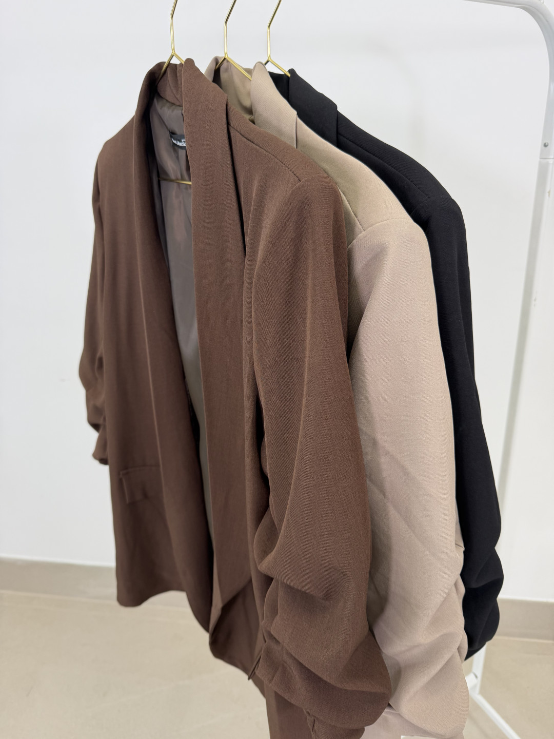 Blazer basica manga fruncida