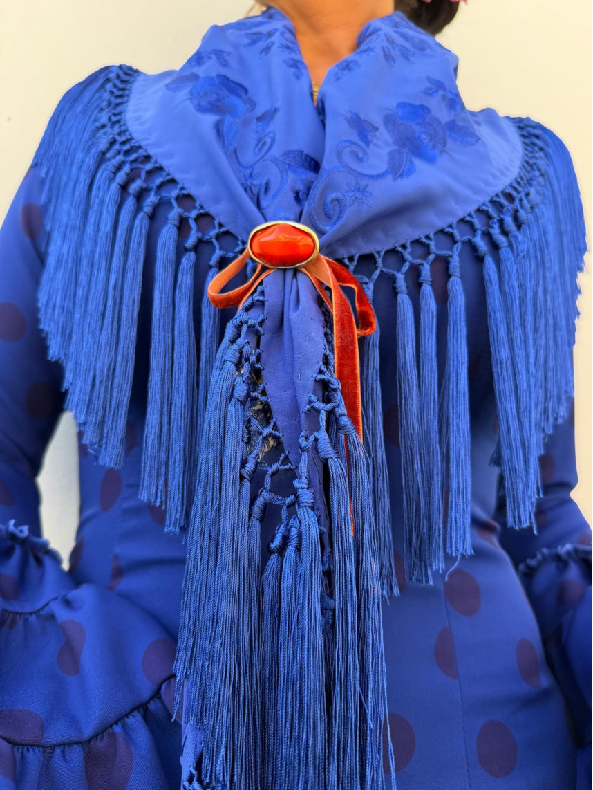 broche piedra detalle dorado