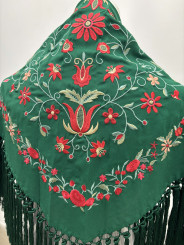 Manton rocio bordado verde botella