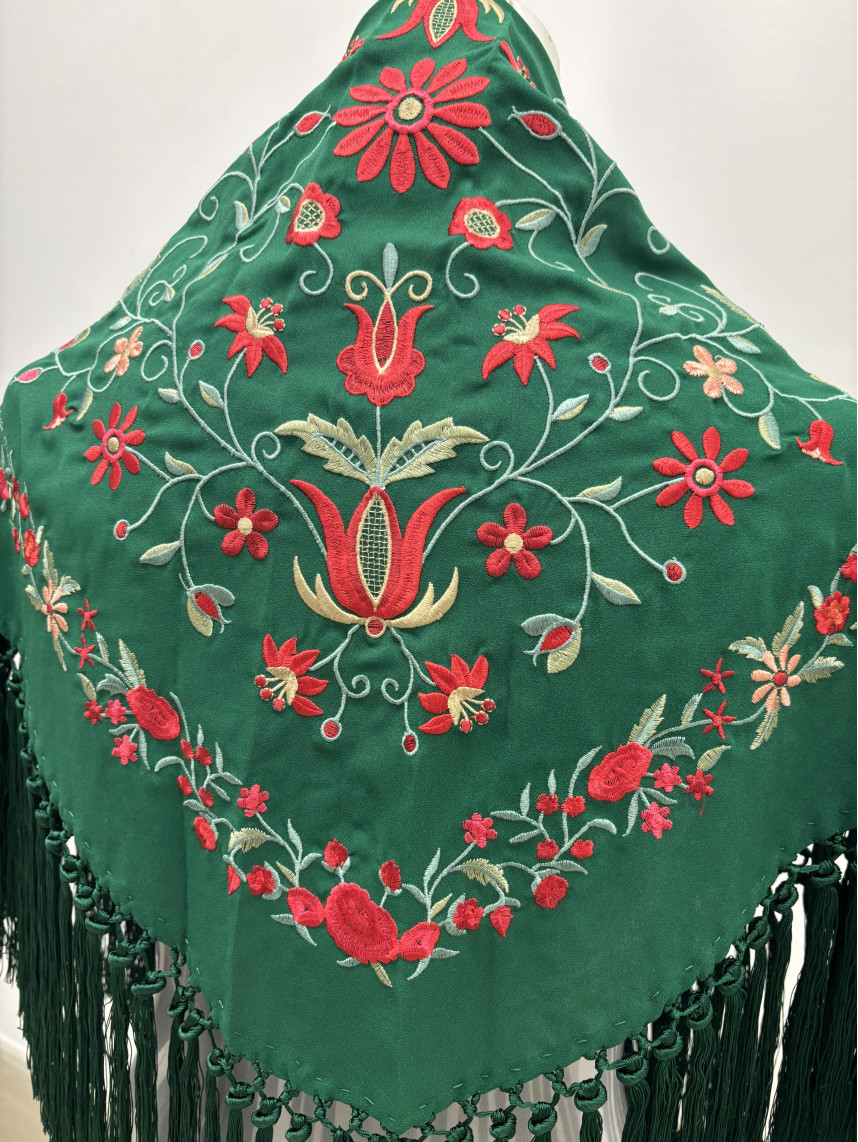 Manton rocio bordado verde botella