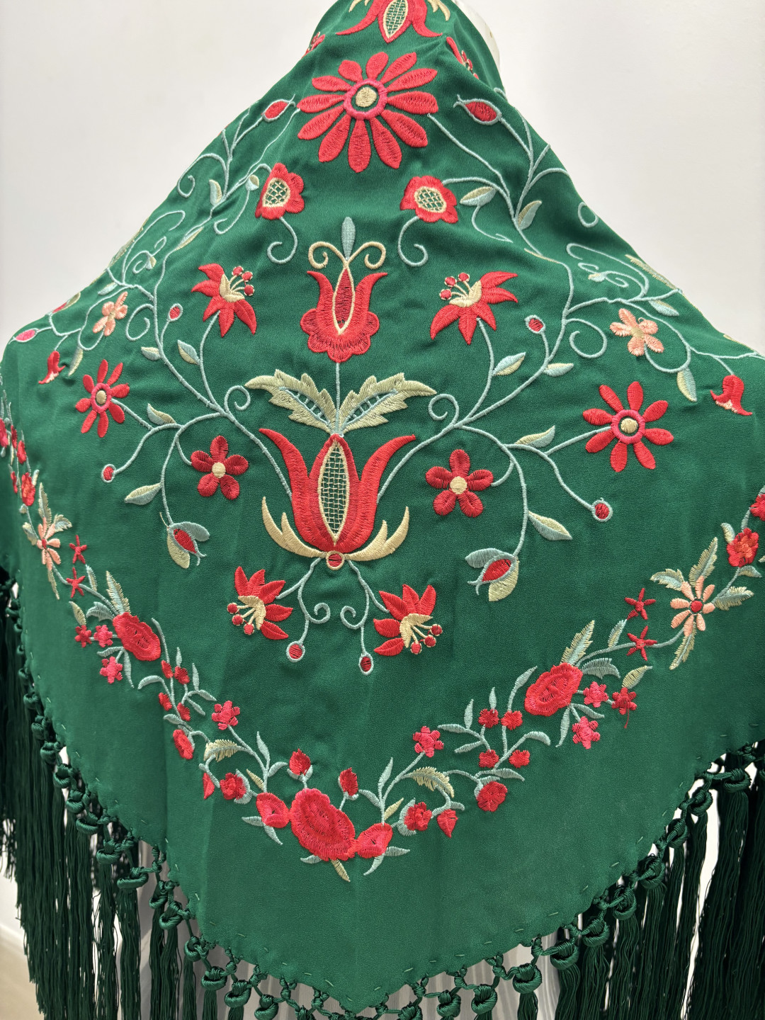 Manton rocio bordado verde botella