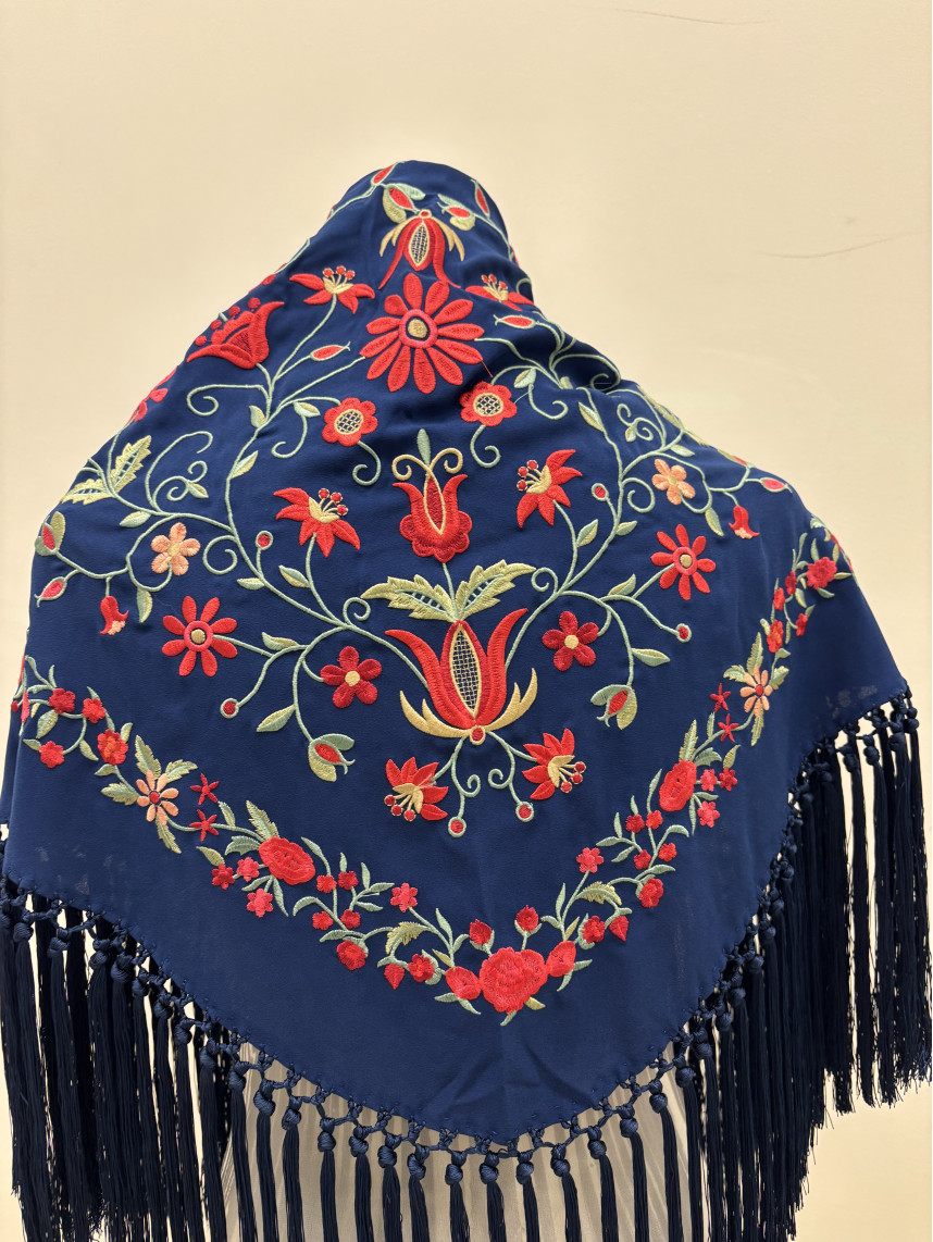 Manton rocio bordado azul