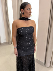 vestido negro con lunar blanco