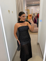 vestido negro con lunar blanco