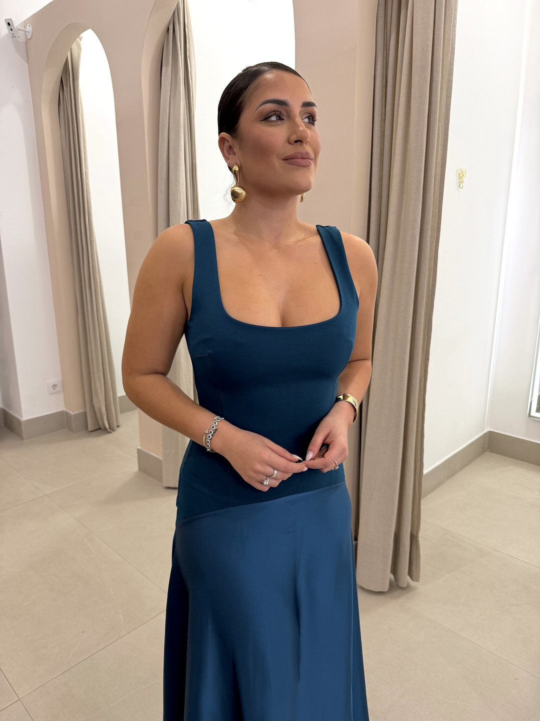 vestido anastasia petroleo