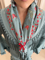 Manton rocio bordado empolvado