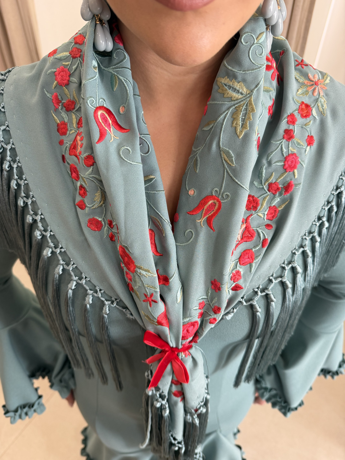 Manton rocio bordado empolvado