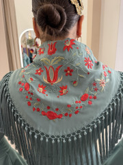 Manton rocio bordado empolvado