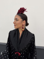 Manton negro bordado unicolor