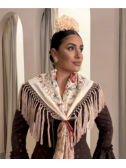 manton bordado camel con flores