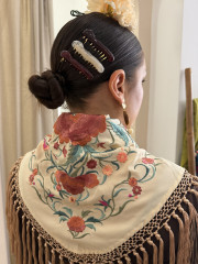 manton bordado camel con flores