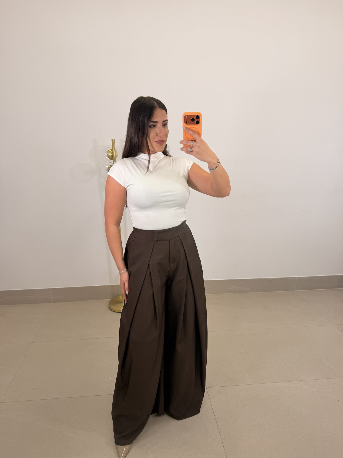 Pantalon pinzas barrel marron