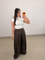 Pantalon pinzas barrel marron