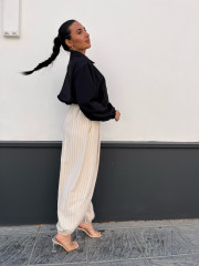 Pantalon globo raya diplomatica beige